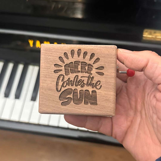 Here comes the sun - Grabado Here comes the sun nogal